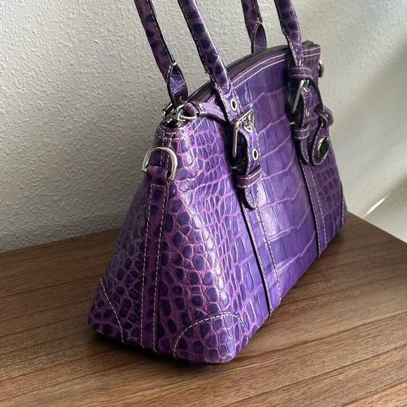 Dooney & Bourke Nile Collection Purple Croc-Embossed Shoulder Bag - See Video! - Picture 4 of 11